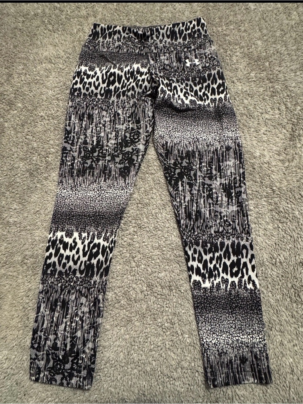 Under Armour HeatGear Women’s 2XL Ankle Leggings Leopard Print Black/Gray